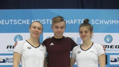 Bild: rbg
Als würdige Vertreter von Verein, Stadt und Landkreis erwiesen sich die drei TSC-Schwimmer Viktoria Bogner, Fynn Legat und Kathrin Bachmeier (von links) bei den deutschen Jugendmeisterschaften in Berlin.
