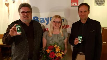 Bild: du
Fraktionsvorsitzender Walther Piehler (links) und zweiter SPD-Chef Christoph Schiesl (rechts)
stehen hinter Nicole Bäumlers Kandidatur und dem Thema "Notfalldose".