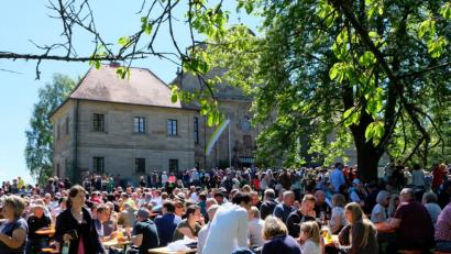 Bild: do
Gelebte Tradition voller Lebensfreude ist mittlerweile der Sternritt auf den Barbaraberg mit einer Festmesse vor der Kapelle.