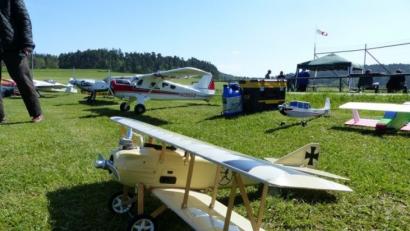 Bild: exb
Auf dem Modellflugplatz bei Perschen starteten 46 „Maschinen“.