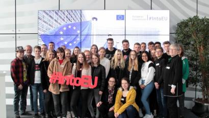 Bild: lg
Auch bei der Europäischen Kommission wurden die Oberviechtacher Schüler mit ihren Lehrkräften empfangen.