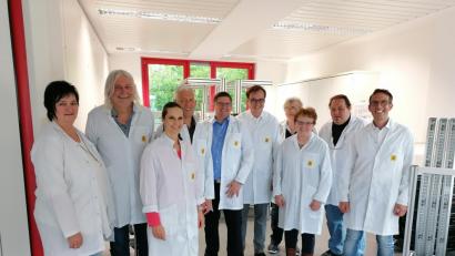 Bild: exb
Von der Innovationskraft und dem Ideenreichtum bei BHTronik überzeugte sich eine Abordnung des CSU-Ortsverbandes.