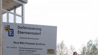 Bild: wec
Beim Vor-Ort-Termin (von links): Bürgermeister Josef Gilch, Landschaftsarchitekt Siegfried Lösch und Steffen Schneider (Amt für ländliche Entwicklung).
