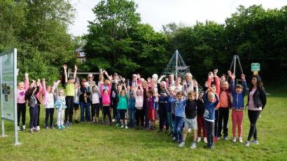 Bild: weu
Große Freude herrschte am Freitag in Dieterskirchen. Bei der offiziellen Einweihung des Mehrgenerationen-Spielplatzes zeigten sich Jung und Alt begeistert.