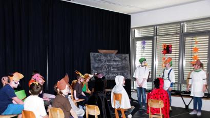 Bild: müb
Die Klassen 1 und 3 spielen Theater.