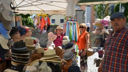 Bild: dob
Hüte in allen Formen und Farben sind gefragt.