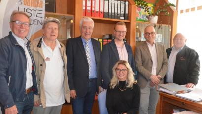 Bild: Kunz
FDP, Freie Wähler und Bürgerliste stehen hinter ihrer neuen Sekretärin und Büroleiterin Michelle Wegmann.