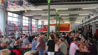 Bild: kro
Reger Festbetrieb herrschte in der Fahrzeughalle.