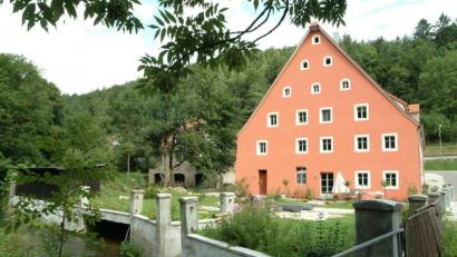 Bild: Petra Hartl
Die Oedmühle in Oed ist ein altes Bauernhaus mit Mühle.