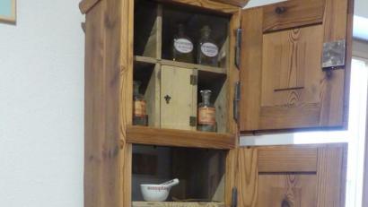 Bild: rn
Gift wurde bis in die 1950er Jahre hinein nur in Holzschränken aufbewahrt.
