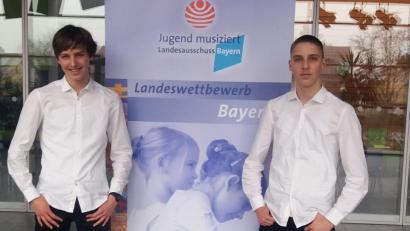 Bild: Kerstin Engel
Sie sind ab sofort Träger des Kulturförderpreises der Stadt Amberg und der Firma Siemens: Eric (links) und Robin Engel. Sie teilen sich den Preis mit Lisa-Marie Holzschuh und Annette Knab.