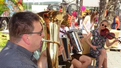 Bild: Houschka
Bürgermeister Christian Ziegler und Anna Godelmann legten am „Tag des Gartens“ einen Spontan-Auftritt hin.