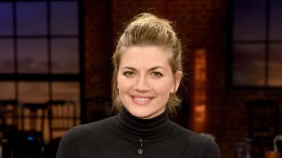 Archivbild:  Henning Kaiser/dpa
Die Schauspielerin Nina Bott bei der Aufzeichnung im Februar 2016 in der WDR-Talkshow Kölner Treff. In einem RTL-Interview erzählt die dreifache Mutter, wie sie beim Stillen ihres Babys Lio aus einem Café geworfen wurde.