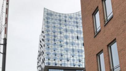Bild: exb
Der Kirchenchor und der Mütterverein Pullenreuth reisten nach Hamburg. Natürlich durfte beim Besichtigungsprogramm die Elbphilharmonie nicht fehlen.