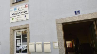 Bild: exb
Nur noch bis 30. Juni gibt es den Kleiderladen in der Hochwartstraße. Danach findet sich das Angebot im „Sozialkaufhaus“ an der Franz-Heldmann-Straße. Zum Umzug gibt es eine Sonderaktion.