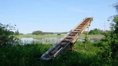 Bild: mab
Dieser Förderband zählte zu den ausgedienten Gerätschaften, die am Gemendeweiher bei Irrenlohe vor sich hinrosten.