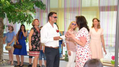 Bild: hcz
In mehreren Rollen wirkt Tenor Jürgen Stilp bei "Mamma Mia" mit: als "Millionär" bei "Money, Money, Money", als "Fernando" und auch bei "Leg dein Herz an eine Leine".