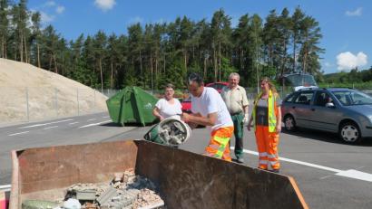 Bild: Hirsch
Der neue Recyclinghof in der Knappenstraße in Wackersdorf war am Samstag erstmals geöffnet.