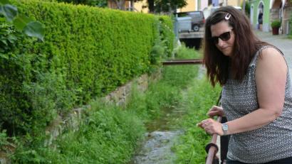 Bild: Lowak
Martina Käck macht sich Sorgen um den Stadtbach.