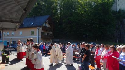 Bild: wrm
Zum gemeinsamen Gottesdienst am ehemaligen Comet-Parkplatz schickt Petrus Kaiserwetter.