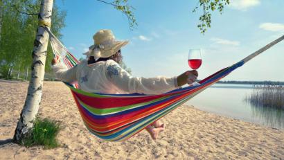 Bild: Jenny Sturm – stock.adobe.com
Genuss kann nicht einfach so nebenher erlebt werden, das Genießen braucht unsere vollständige Aufmerksamkeit.