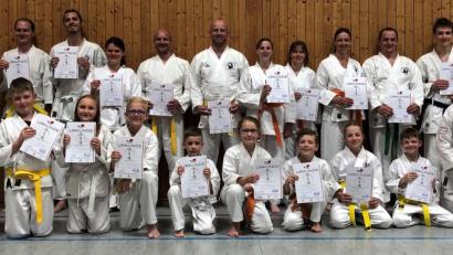 Bild: fz
Prüflinge des Vereins Budokan haben ihre Prüfung abgelegt.