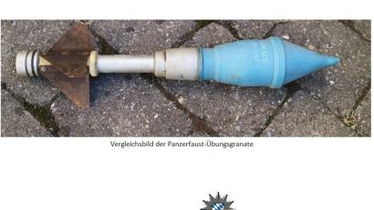 Bild: exb
Ein Vergleichsbild einer Panzerfaustübungsgranate. Eine Frau aus dem Gemeindebereich Kemnath fand einen solchen Gegenstand beim Joggen und nahm ihn mit nach Hause.