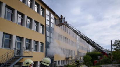 Bild: exb
Die Feuerwehr Pfreimd rückte am Sicherheitstag an die Landgraf-Ulrich-Schulen zu einer Übung aus.