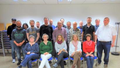 Bild: exb
Oftmalige Blutspender wurden beim Treffen im BRK-Zentrum ausgezeichnet. Im Bild die Geehrten mit Bereitschaftsleiter Hans Maenner.