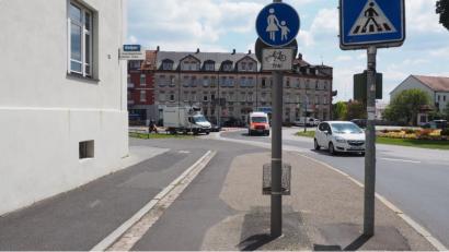 Bild: ref
Kein Radweg mehr ab dem Kreisverkehr Richtung Regensburgerstraße – Fußgänger haben Vorrang.