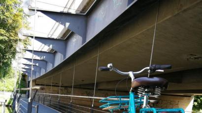 Bild: ass
Glück gehabt, die Zugbrücke über die Vils ist unten. Manchmal erleben Radfahrer an dieser Stelle eine böse Überraschung.