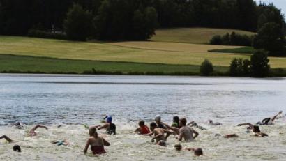 Bild: hä
Der 34. Volkstriathlon der Wasserwacht am 6. Juli wird wieder mit der Schwimmstrecken im Rothenbürger Weiher beginnen.