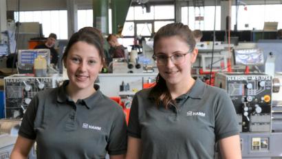 Bild: fua
Statt am Computer verbringen Sophie und Patricia ihren Berufsalltag in der Werkstatt.