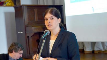 Bild: gac
Sabrina Bayer erklärt das Vorgehen bei kirchlichen Finanz- und Haushaltsplanungen.