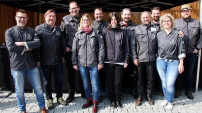 Bild: wro
Das Wort Stiftlandgriller ist ab sofort eine eingetragene Marke. Darüber informierte Vorstandsmitglied Karsten Heßing (Dritter von links). Im Bild das Team der Stiftlandgriller um Vorsitzenden Markus Brunner (links).