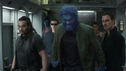 Bild: Twentieth Century Fox/dpa
Die X-Men schließen sich im neuesten Teil gegen eine Bedrohung aus dem Weltall zusammen. Professor Charles Xavier (James McAvoy, von links), Red Lotus (Andrew Stehlin), Kurt Wagner/Nightcrawler (Kodi Smit-McPhee, Scott Summers/Cyclops (Tye Sheridan), Hank McCoy/Beast (Nicholas Hoult), Selene (Kota Eberhardt), Magneto (Michael Fassbender) und Storm (Alexandra Shipp) kämpfen Seite an Seite.