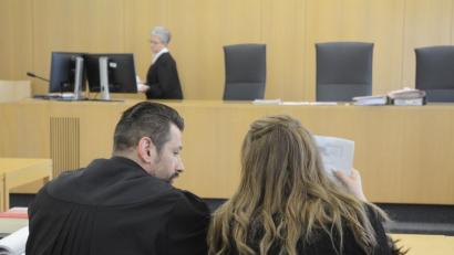 Bild: Gabi Schönberger
Rechtsanwalt Matthias Haberl vertritt die 27-jährige Mutter, die wegen Misshandlung und gefährlicher Körperverletzung vor Gericht steht.