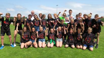 Bild: Hirsch
Die Mädchen und Buben der Doktor-Eisenbarth-Mittelschule Oberviechtach gewannen das Bezirksfinale um den Bodenseecup und qualifizierten sich für den Landesentscheid.