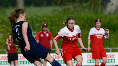 Bild: mhs
Vergangenes Wochenende sicherten sich Julia Süß (Mitte) und ihre Teamkolleginnen gegen den SV Leonberg noch die BOL-Meisterschaft. Jetzt steht fest: Der TV Nabburg verzichtet auf den Aufstieg.