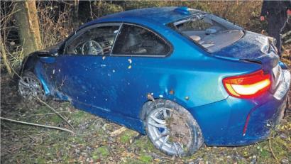 Archivbild: dmra
Totalschaden bei Testfahrt: Im Gewerbegebiet Immenstetten war das 80.000 Euro kostende Fahrzeug außer Kontrolle geraten und eine Böschung hinab gestürzt. Der Fahrer (23) bekam nun 1500 Euro Geldstrafe und acht Monate Führerscheinentzug wegen Straßenverkehrsgefährdung. Dass er ganz für sich allein ein verbotenes Rennen inszenierte, hielt das Amtsgericht jetzt nicht für gegeben.