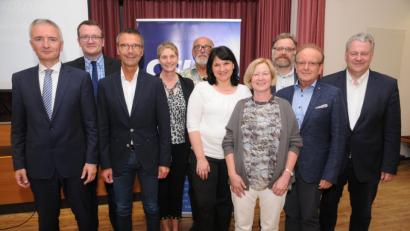 Bild: ge
Die neue Mannschaft des CSU-Kreisverbandes, von links: Harald Schwartz, Patrick Fröhlich, Peter Achatzi, Monika Breunig, Alois Schwanzl, Barbara Gerl, Renate Amrhein, Markus Nagler, Hans-Jürgen Schönberger und Landrat Richard Reisinger.