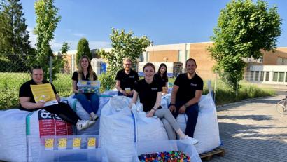 Bild: Rotaract/exb
Über den Erfolg ihrer Aktion freuen sich die Rotaract-Mitglieder Cornelia Aschenbach, Nathalie Kleibrink, Dominik Weigl, Laura Plössner, Anja Trometer und Ferdinand Strobl (von links).