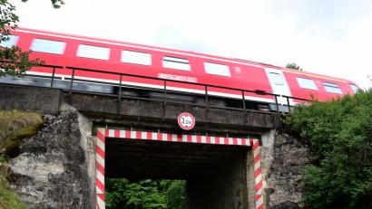 Bild: Petra Hartl
Die Bahnüberführung bei Altmannshof über die Kreisstraße AS 31 sorgte im Gemeinderat Poppenricht für Diskussionen.