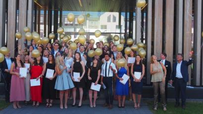 Bild: Bühner
Absolvierende 2019 des Studienfachs Handels- und Dienstleistungsmanagement an der OTH in Weiden