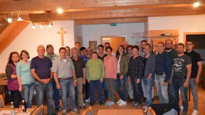 Bild: bej
Der neu gegründete Festausschuss arbeitet auf die Feierlichkleiten zum Jubiläumsjahr 2022 hin. Als Festleiter wurden Herbert Braun, Sebastian Hutzler (4. und 5. von re), Michael Baier, Markus Fichtinger, Andreas Höcherl und Andreas Sorgenfrei (3. bis 7. von li) bestellt.