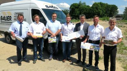 Bild: Hirsch
Bauherren und Stadtvertreter stellten das Wohnen auf dem Gelände "Am Bahnhof"vor.