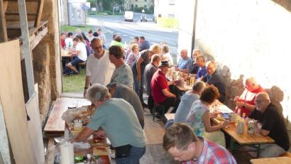 Bild: rn
Beim "Kellerfest" im Bscherer-Stadel ist Selbstbedienung angesagt.