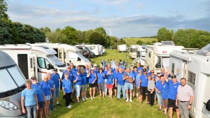 Bild: fjo
Auf tatkräftige Unterstützung von Hermann Träger (links) und zweitem Bürgermeister Markus Bauriedl dürfen die Wohnmobilfreunde bei ihrem Fest auf dem Trägerhof zählen.