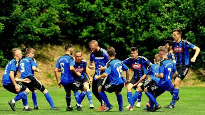 Bild: Werner Franken
Ein letztes Mal schwor Coach Martin Schuster (Mitte) seine Jungs der Weidener U19 ein.