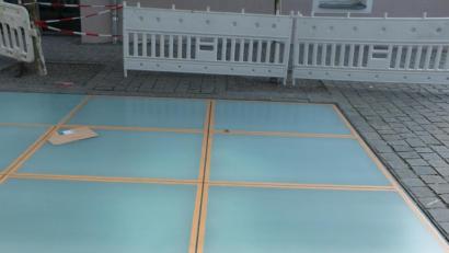 Bild: exb
Der Tanzboden wurde rechtzeitig repariert, die geplante Veranstaltung am 29. Juni kann wie geplant stattfinden.